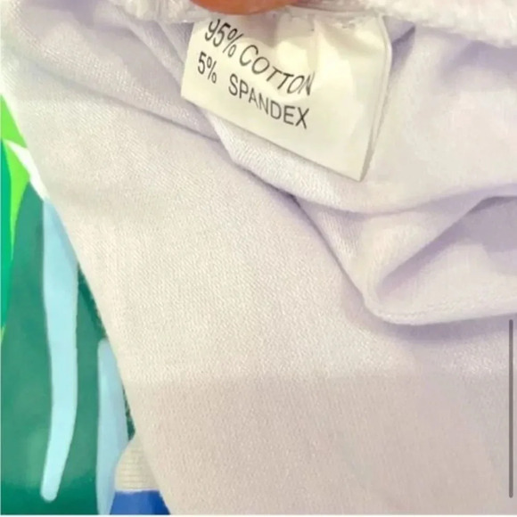 NWOT WHITE WITH RAINBOW LIPS ONESIDE CINCHED OFF ONE SHOULDERTOP SIZE 2X - Picture 6 of 15